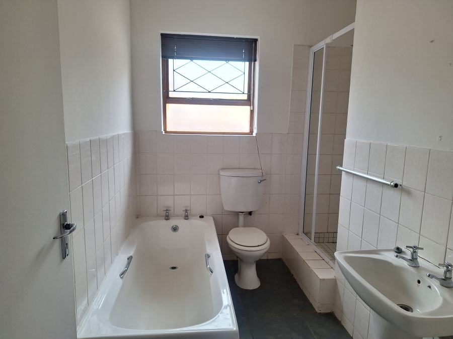 3 Bedroom Property for Sale in Strelitzia Park Eastern Cape